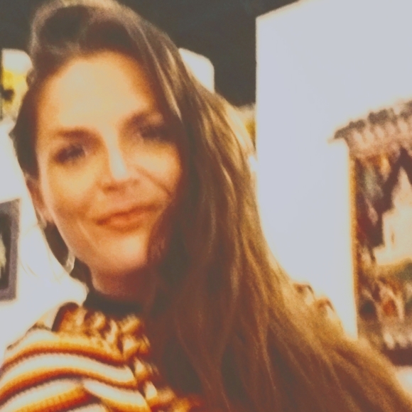 Meet your Posher, Stephanie - Picture 1 of 1